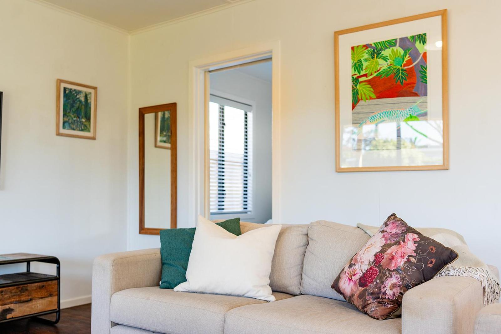 Fun Family Bach, Close To Beach And Shops! Waihi Buitenkant foto