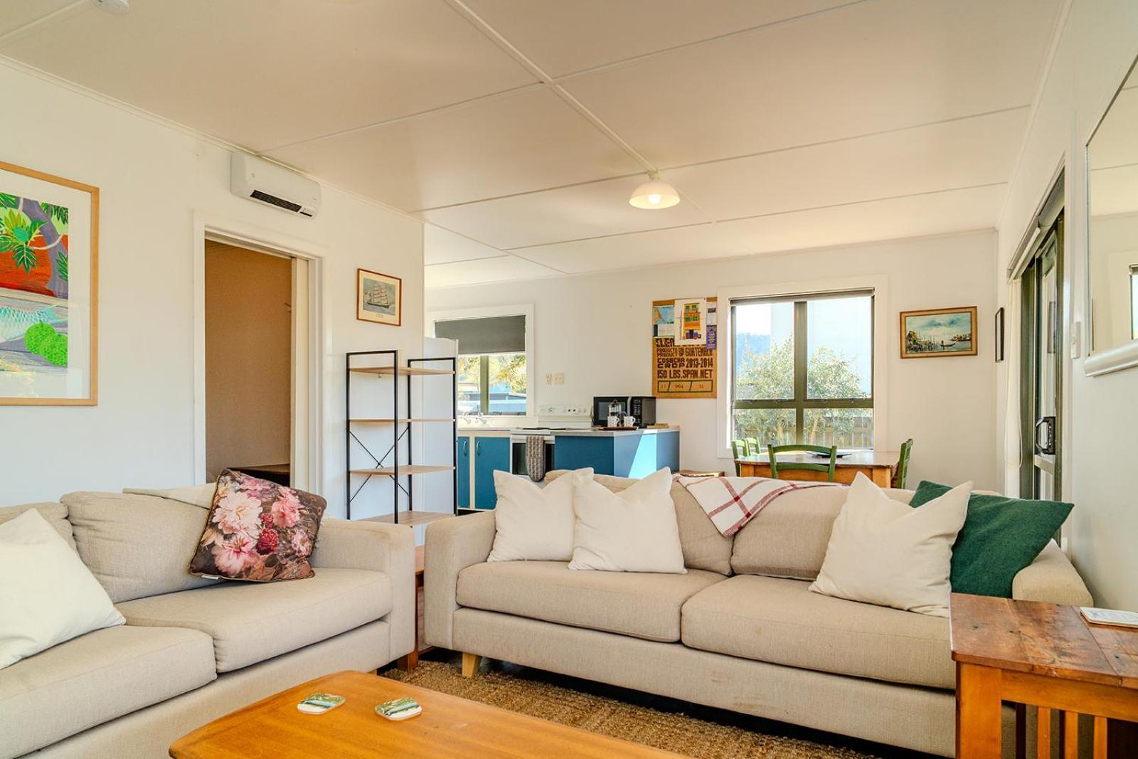 Fun Family Bach, Close To Beach And Shops! Waihi Buitenkant foto