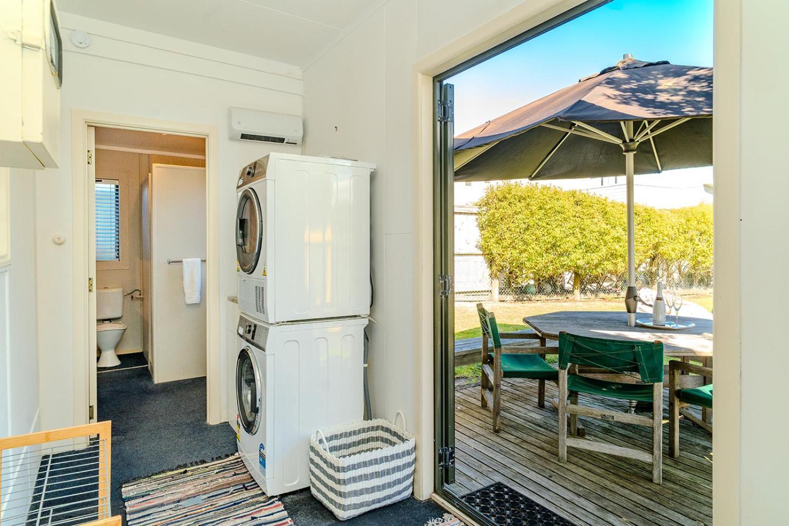Fun Family Bach, Close To Beach And Shops! Waihi Buitenkant foto