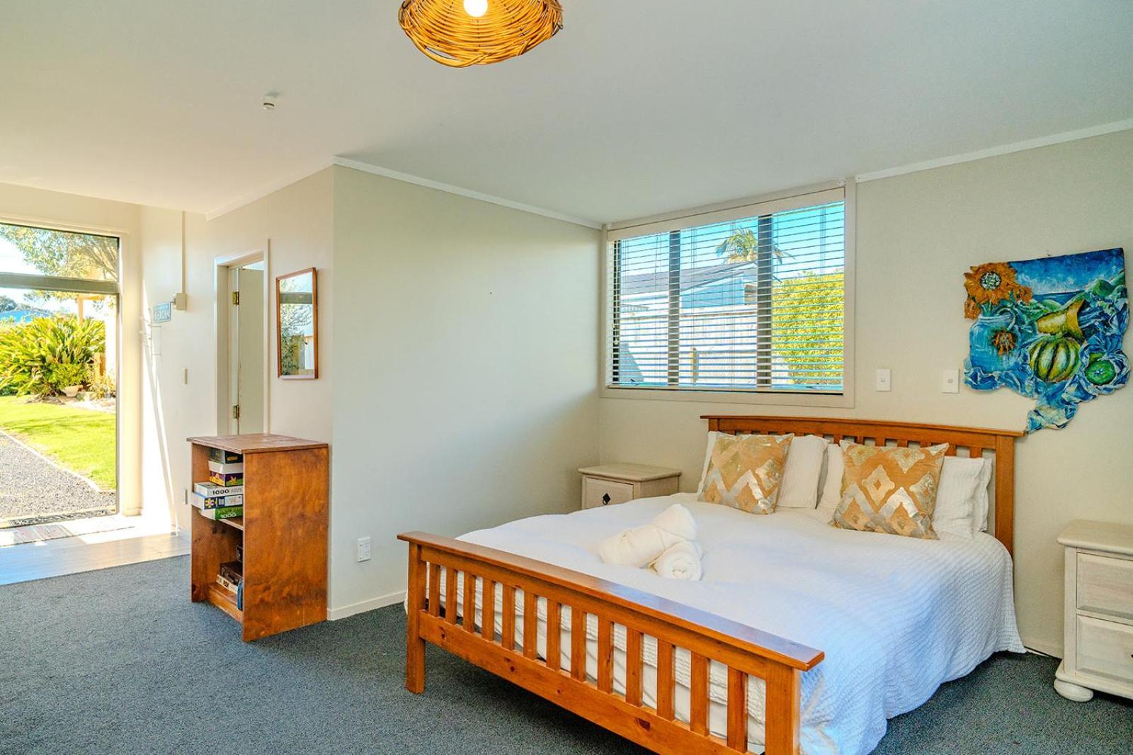 Fun Family Bach, Close To Beach And Shops! Waihi Buitenkant foto