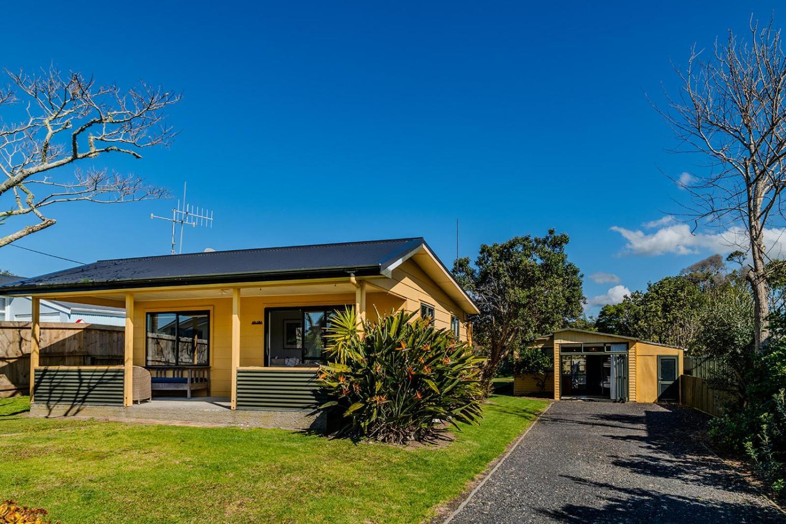 Fun Family Bach, Close To Beach And Shops! Waihi Buitenkant foto