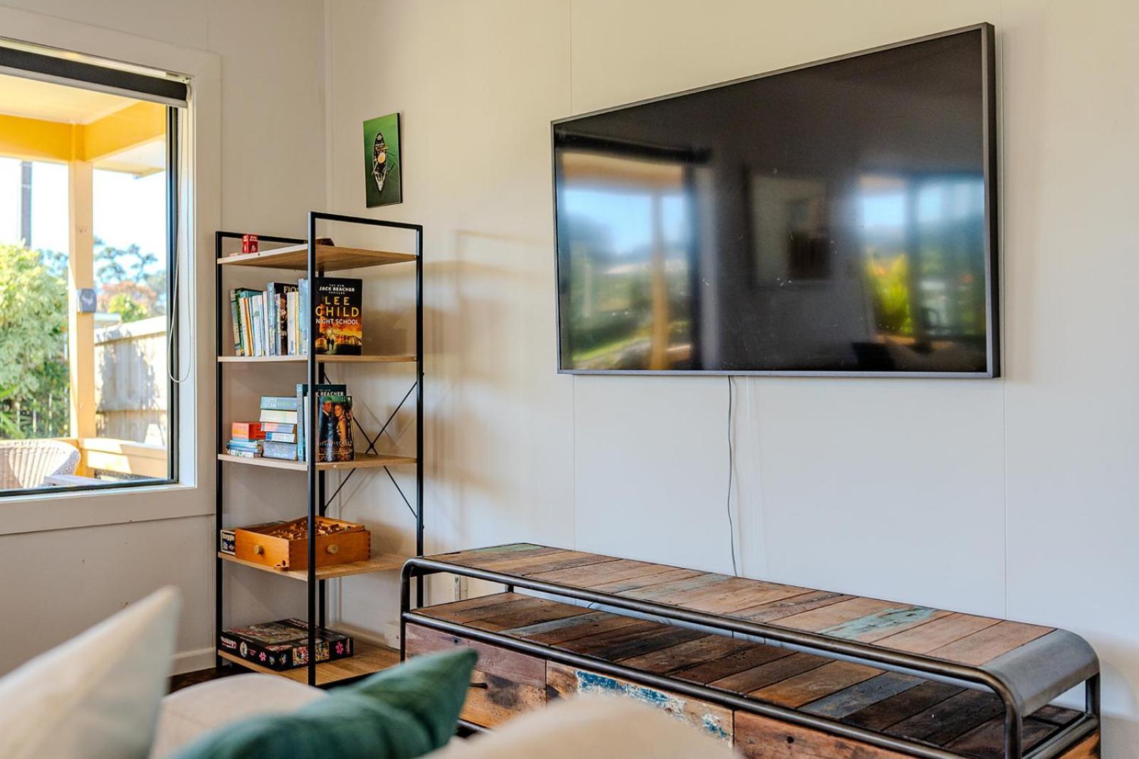 Fun Family Bach, Close To Beach And Shops! Waihi Buitenkant foto