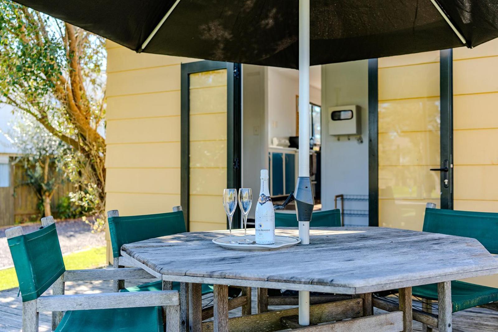 Fun Family Bach, Close To Beach And Shops! Waihi Buitenkant foto