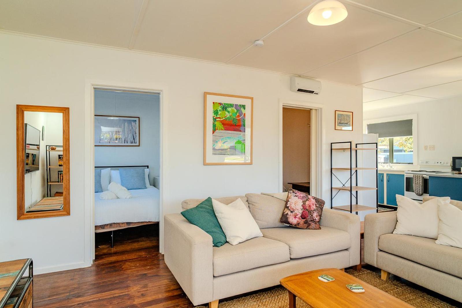 Fun Family Bach, Close To Beach And Shops! Waihi Buitenkant foto