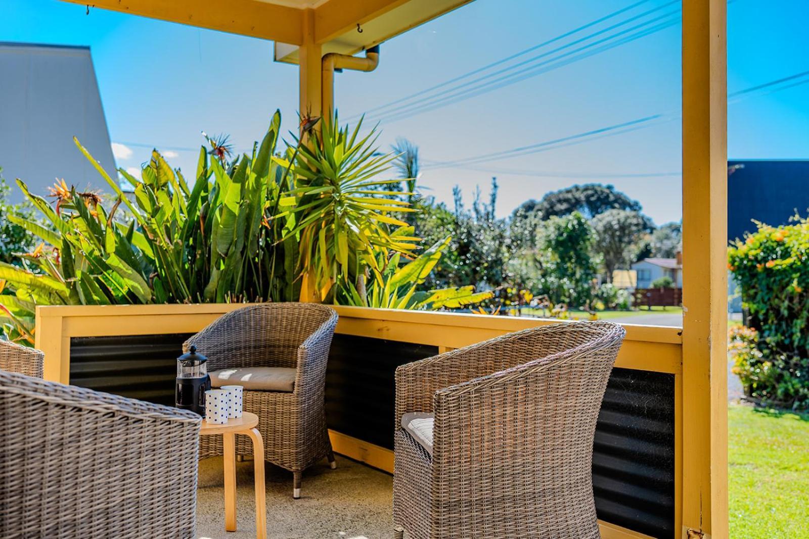 Fun Family Bach, Close To Beach And Shops! Waihi Buitenkant foto